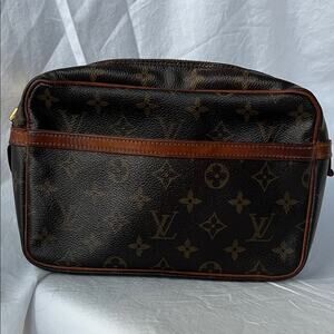 Louis Vuitton Compiegne 23 Clutch (M51847)